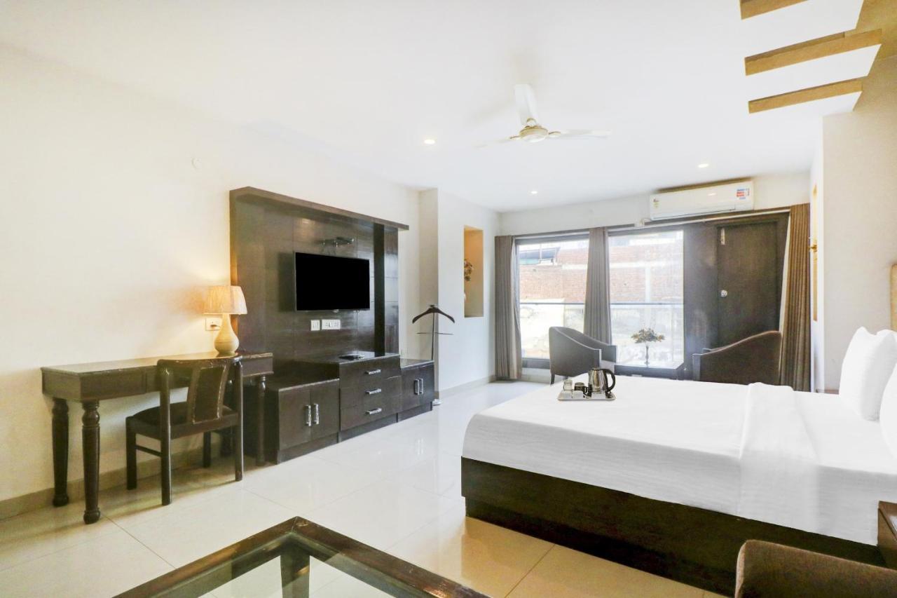 Townhouse 517 La Sapphire Near Delhi Airport Hotel New Delhi Exterior photo